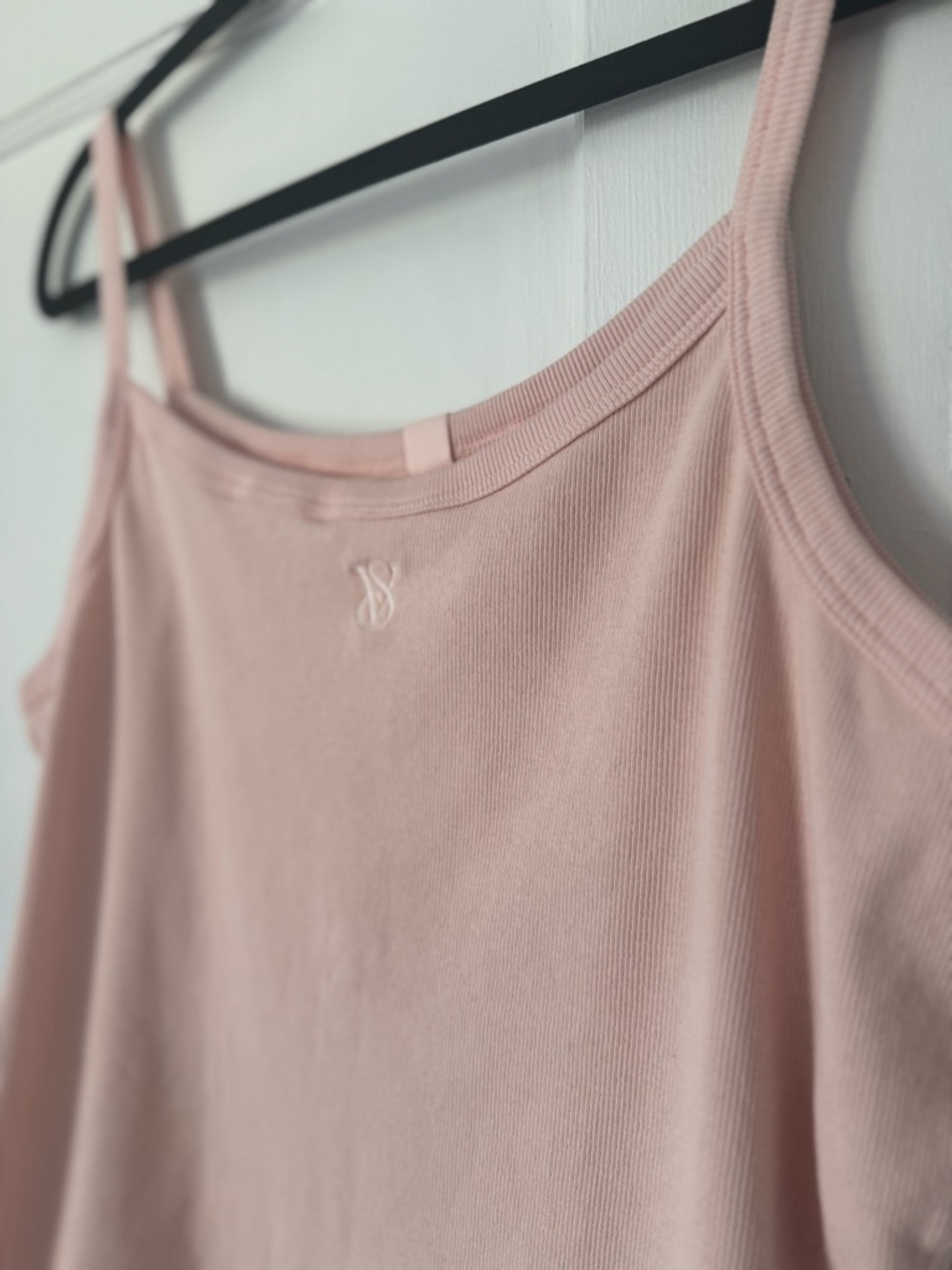 VS Pink Logo Tank - Picture 2 of 4